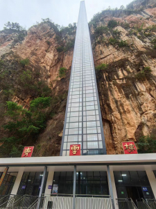 Thang máy sông Nizhu cao 268m, 1,700 tấn thép dựng, nhanh 4 m/s